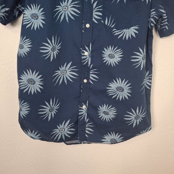 Old Navy Mens Floral Hawaiian Shirt Sz M Button Down Slim Fit Cotton Tropical - Picture 8 of 16